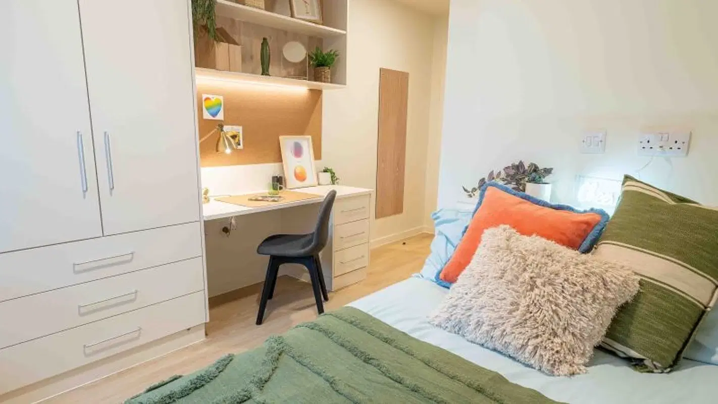 iQ Longwood Place, Warwick – Gold En Suite