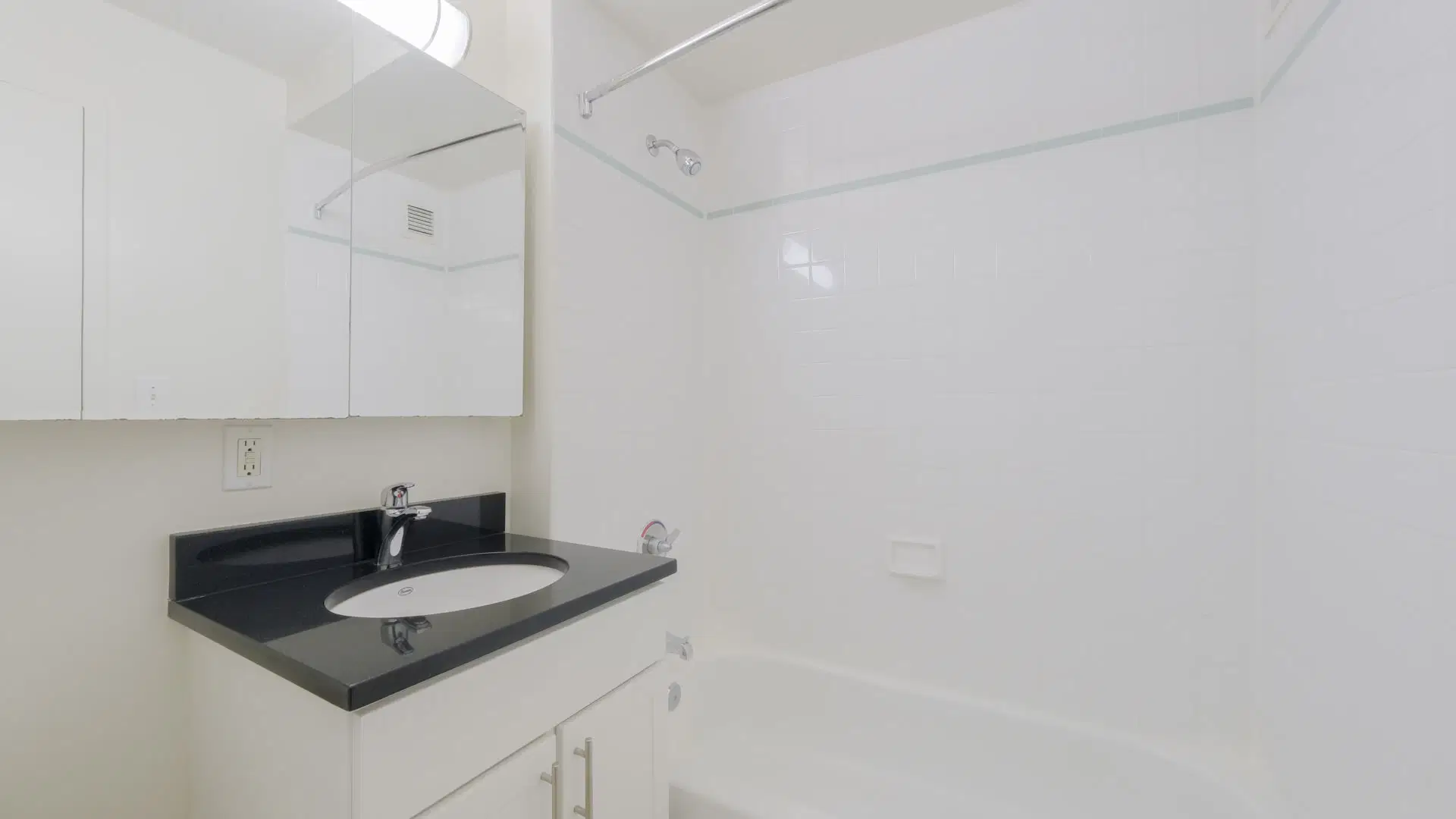 77 Park Avenue Apartments, New York – Bathroom