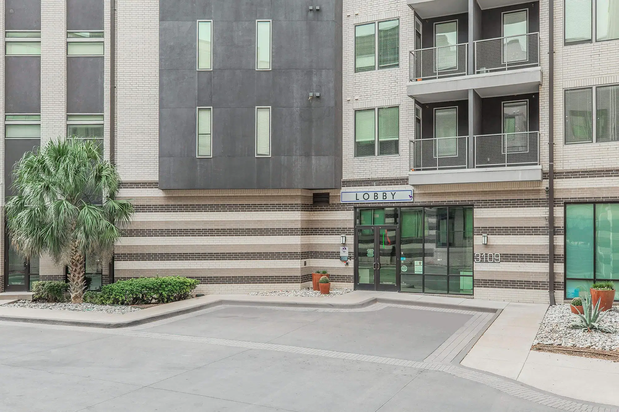 Park West, Dallas – Exterior
