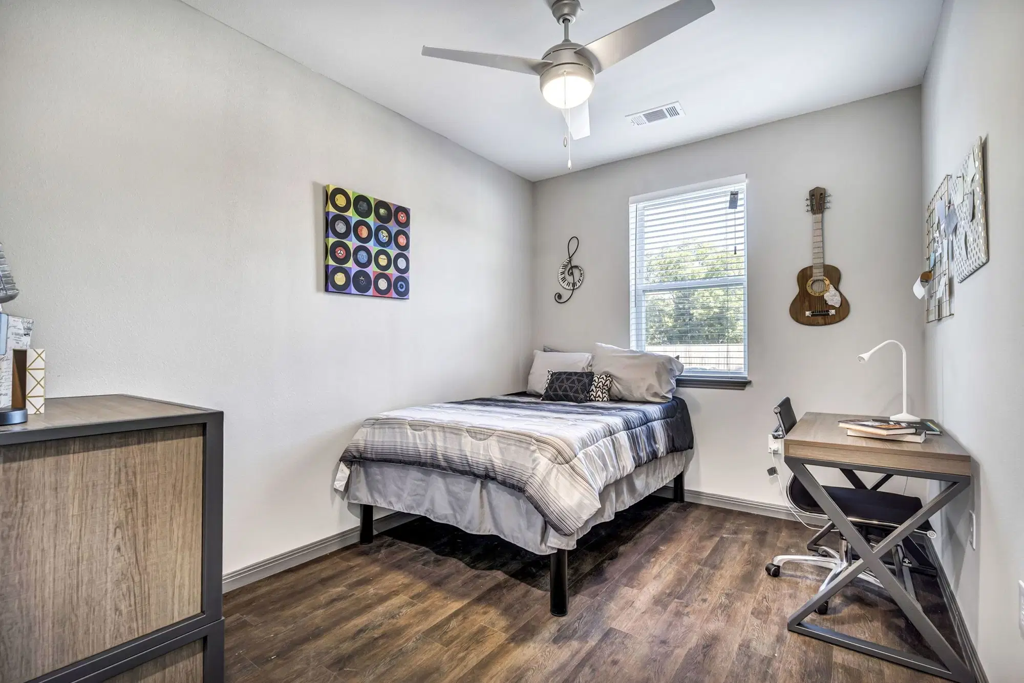 NTX, Denton – Bedroom