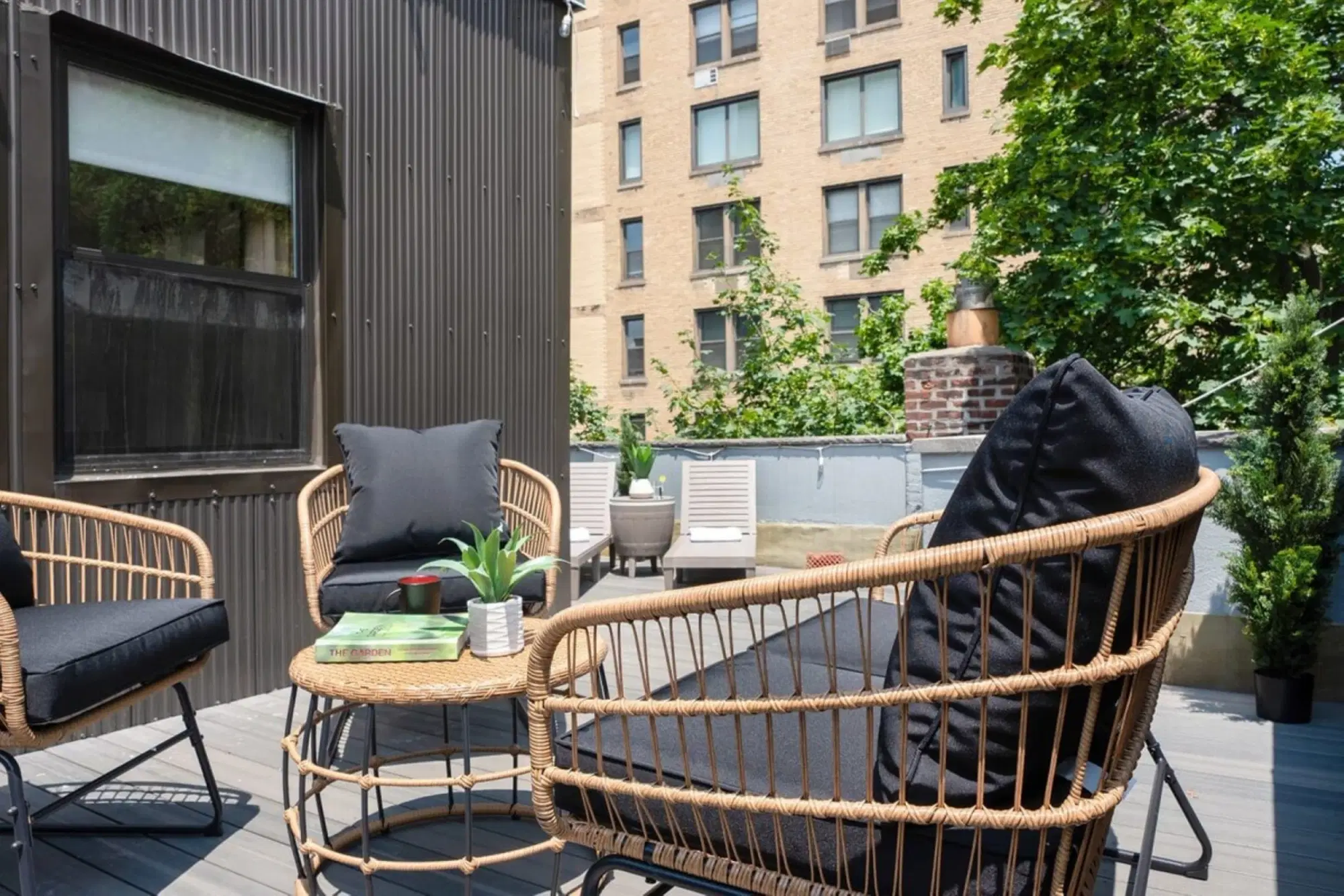 Urban 78, New York – Exterior