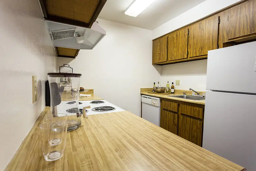 Desert Palm Village, Tempe – Kitchen