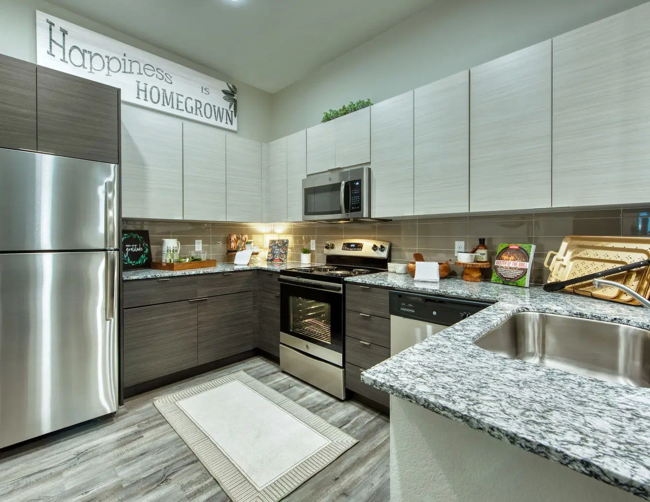 Metro 101 Apartments, Tempe – Kitchen