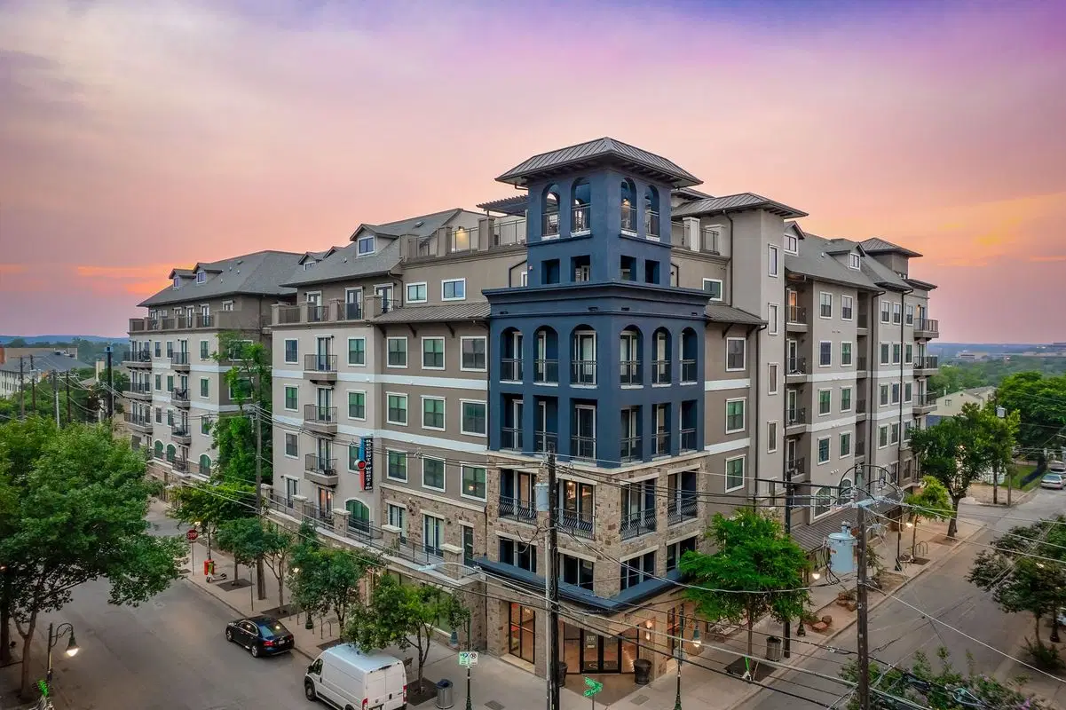 Regents West At 26th, Austin – Exterior