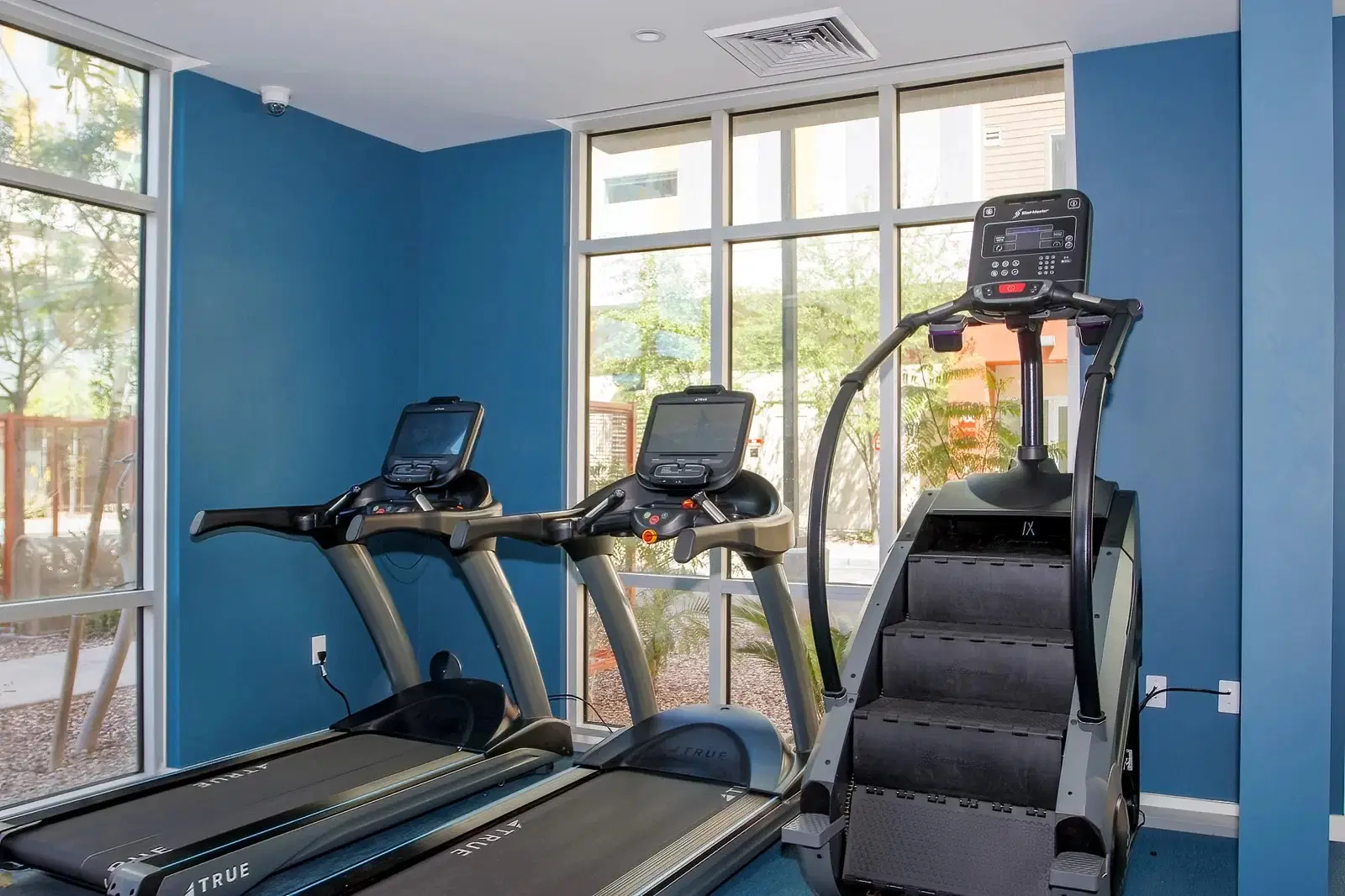 Array on Apache, Tempe – Amenities