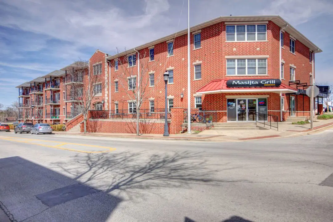 Stratford Residences, Urbana – Exterior