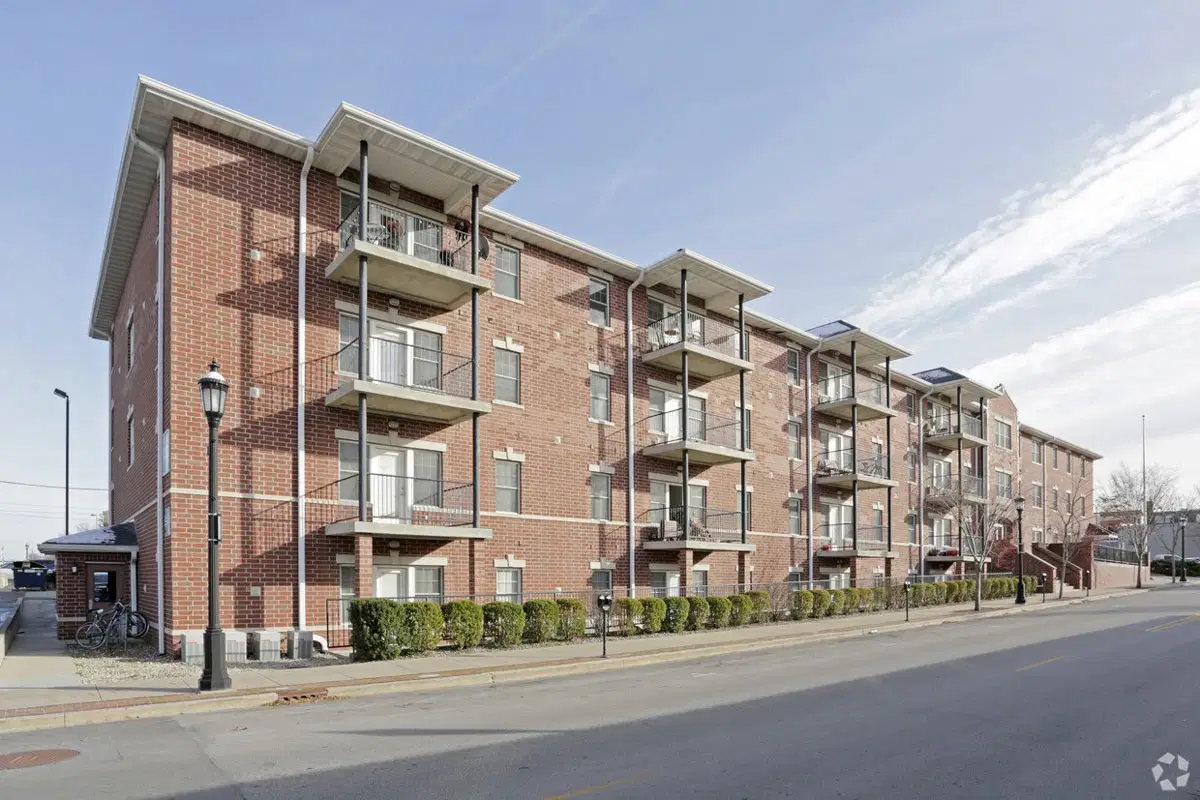Stratford Residences, Urbana – Exterior