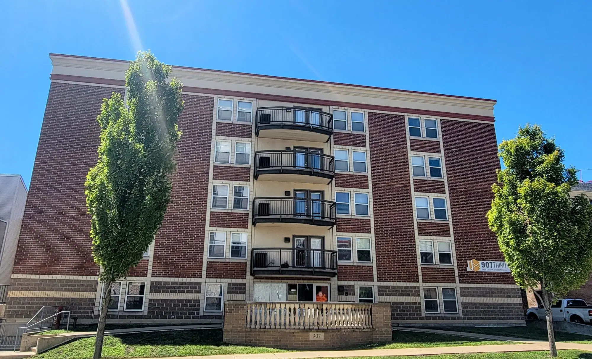 907 S Third St., Champaign – Exterior
