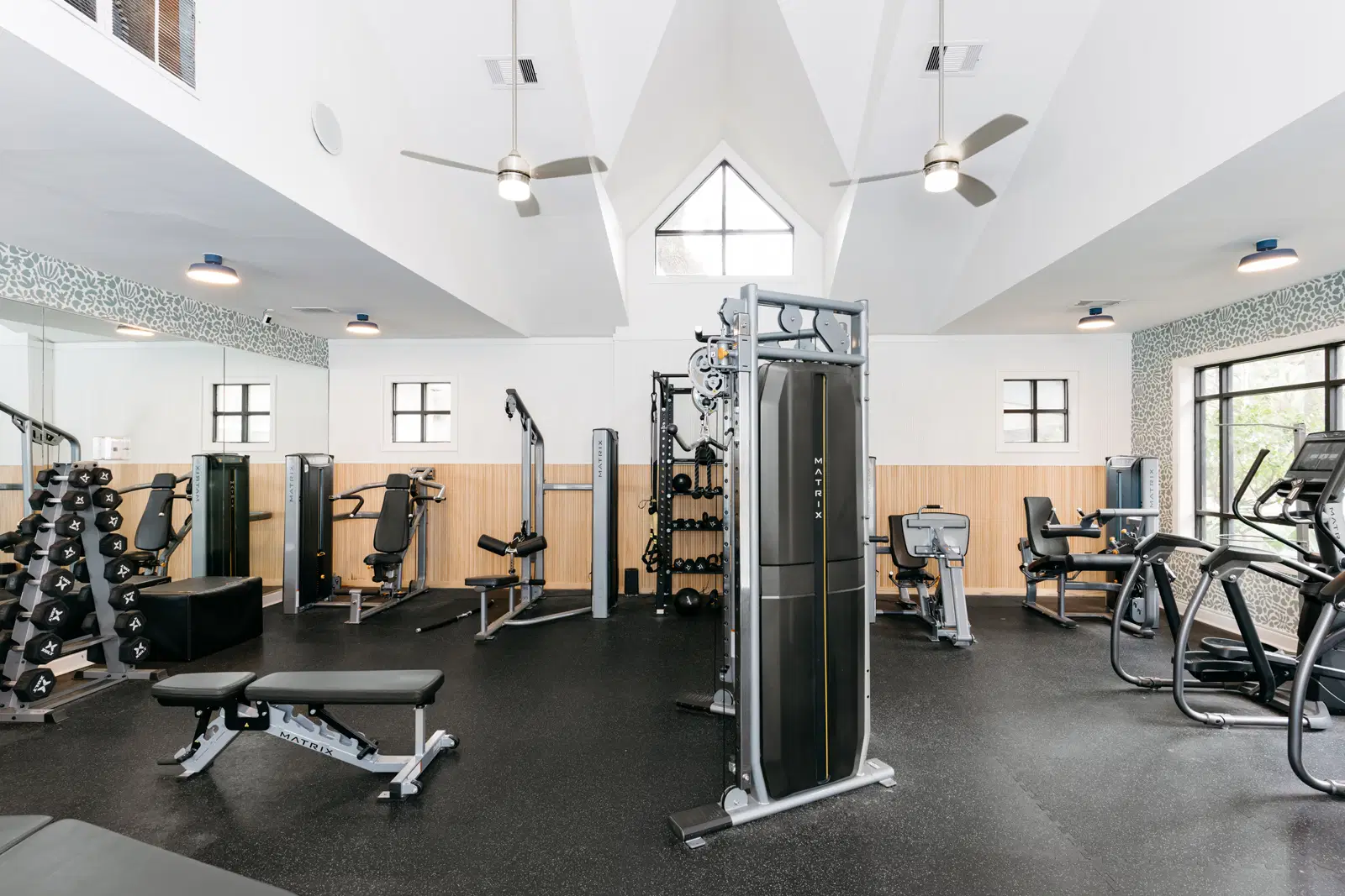 42N, Tampa – Amenities