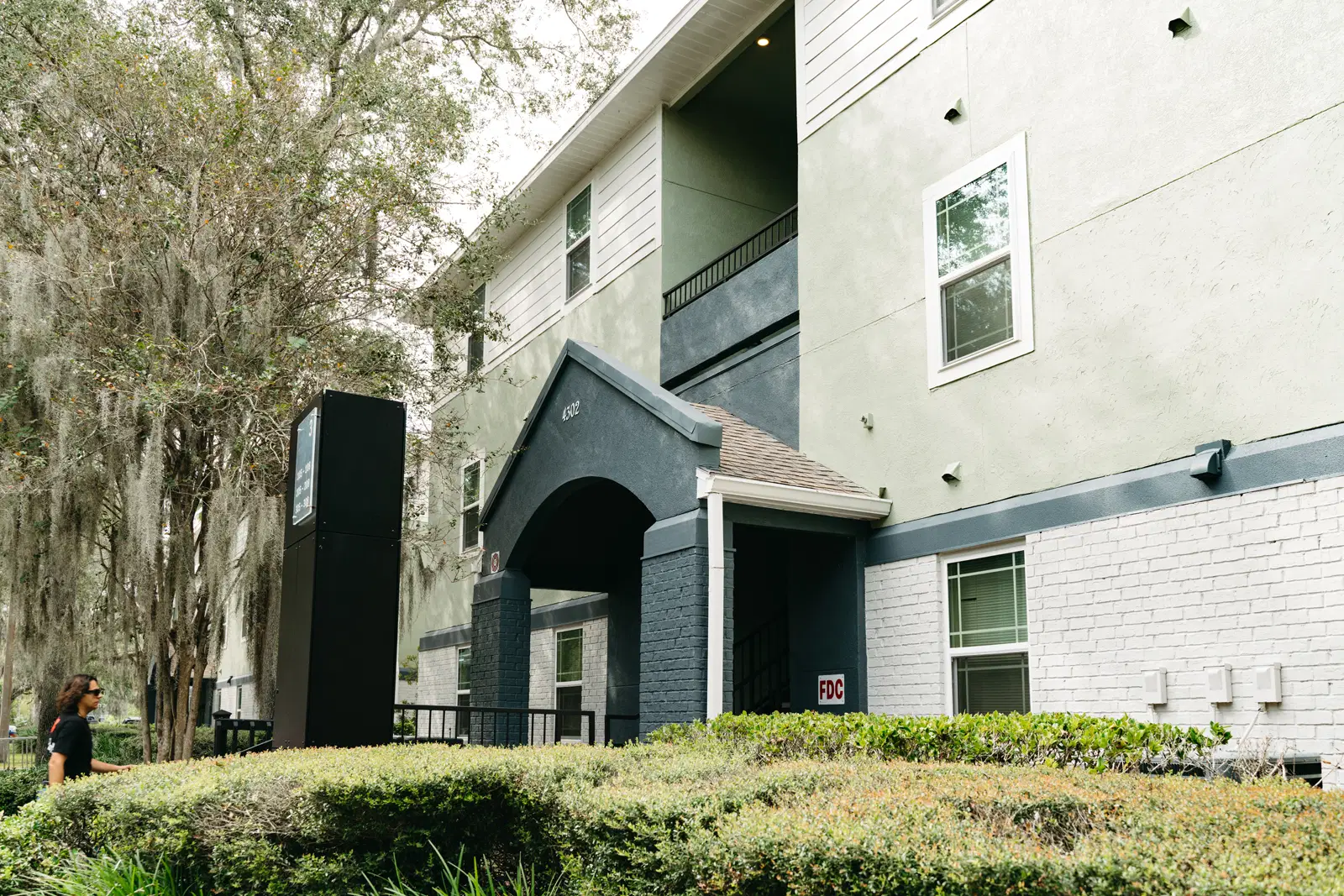 42N, Tampa – Exterior