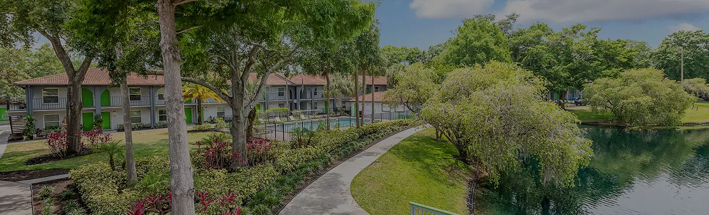 ULake Apartments, Tampa – Exterior
