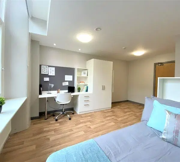 John Bell House, Belfast – Ensuite Gold