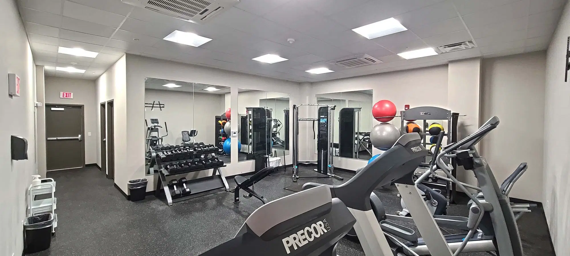 32 E Green St, Champaign – Amenities