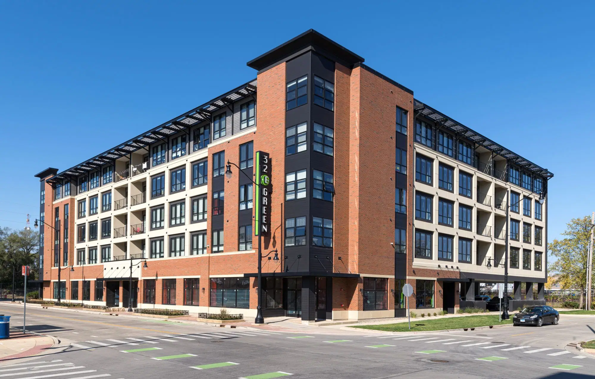 32 E Green St, Champaign – Exterior