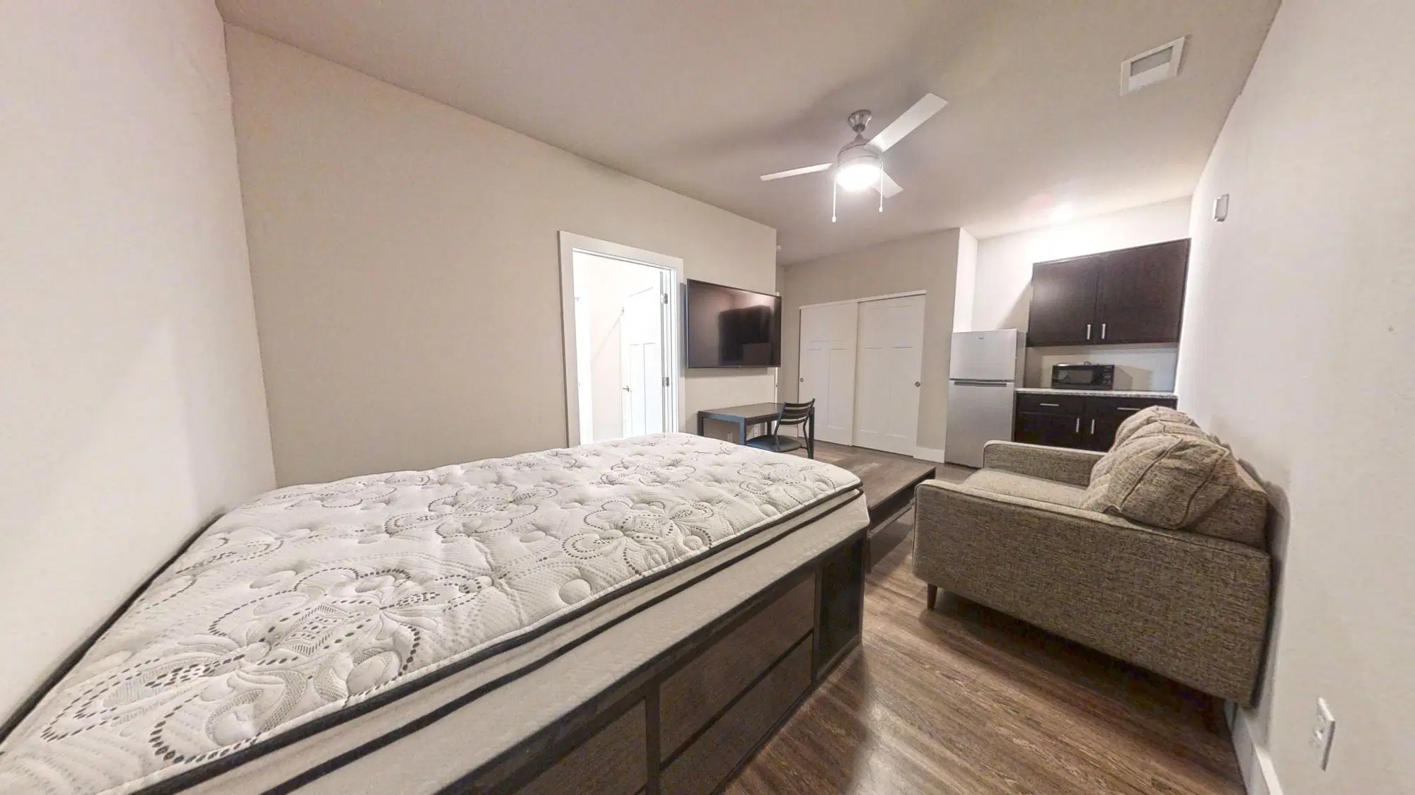 32 E Green St, Champaign – 4 Bed 4 Bath