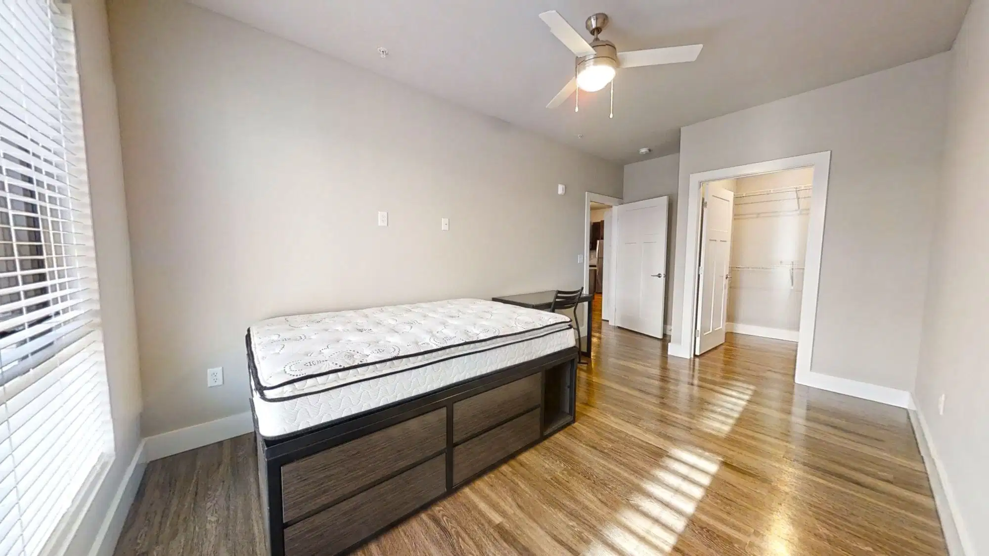 32 E Green St, Champaign