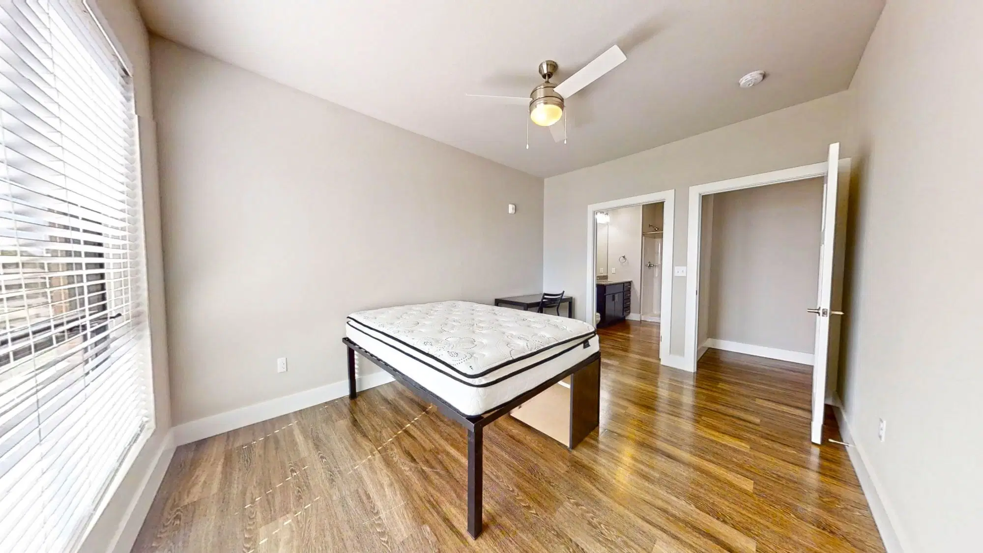 32 E Green St, Champaign – 3 Bed 3 Bath