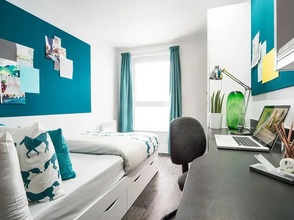 Yugo Canal Point, Edinburgh – Classic Ensuite