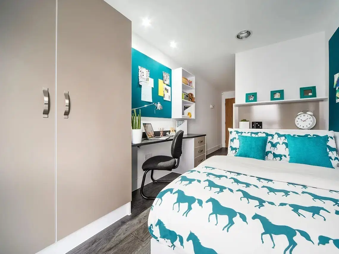 Yugo Canal Point, Edinburgh – Premium Ensuite
