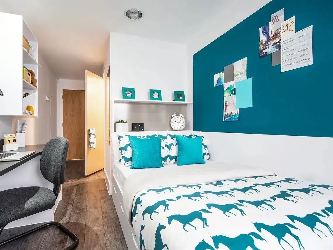 Yugo Canal Point, Edinburgh – Deluxe Ensuite