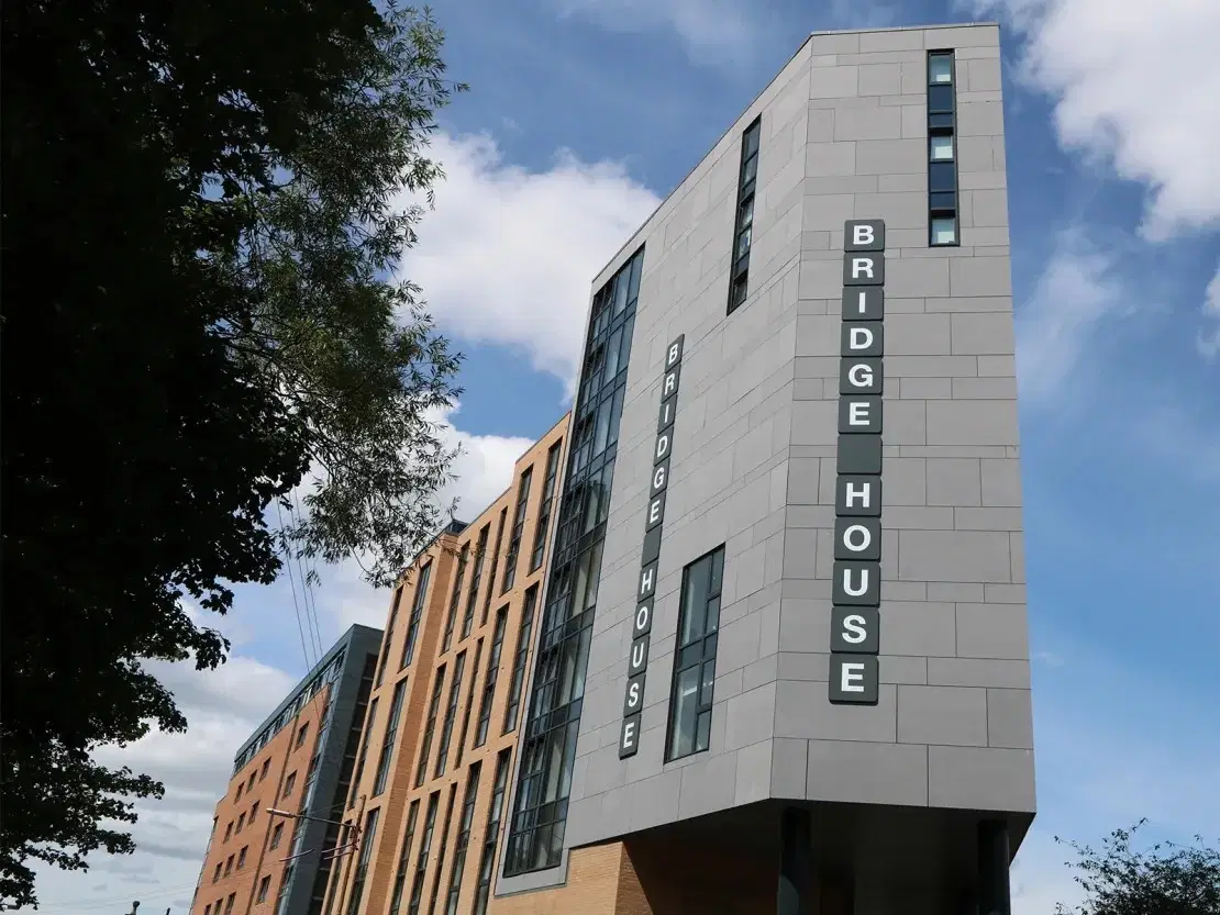 Bridge House, Glasgow – Exterior