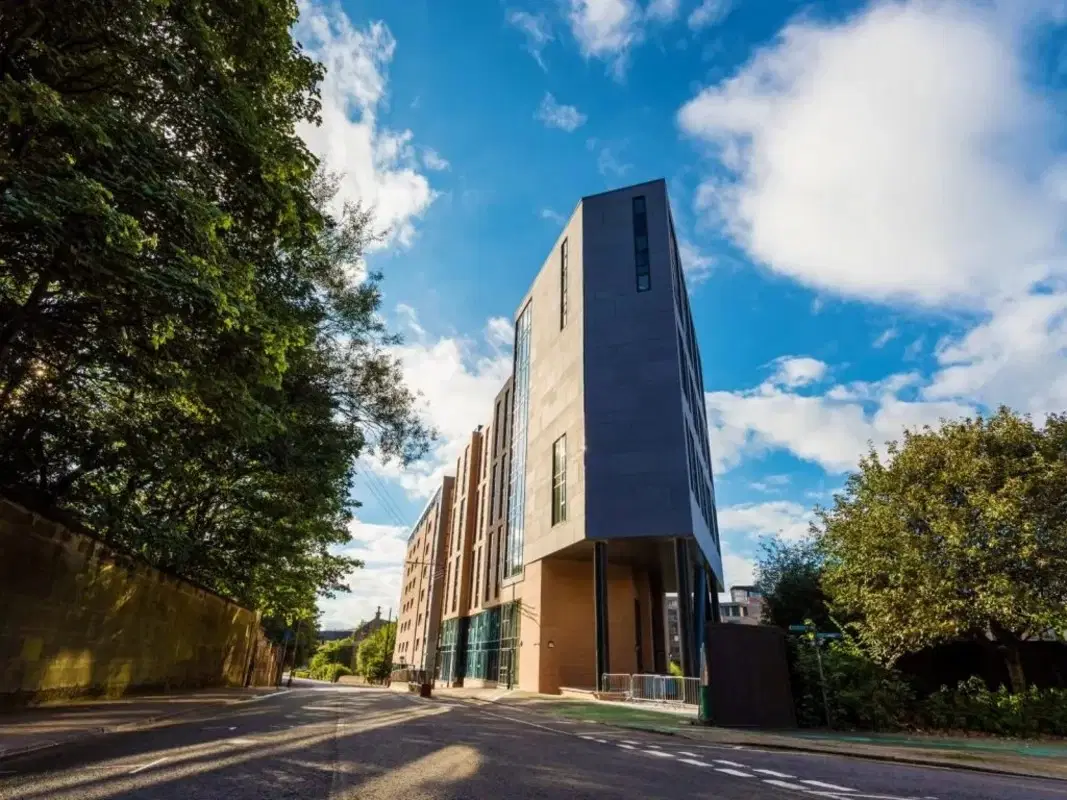 Bridge House, Glasgow – Exterior