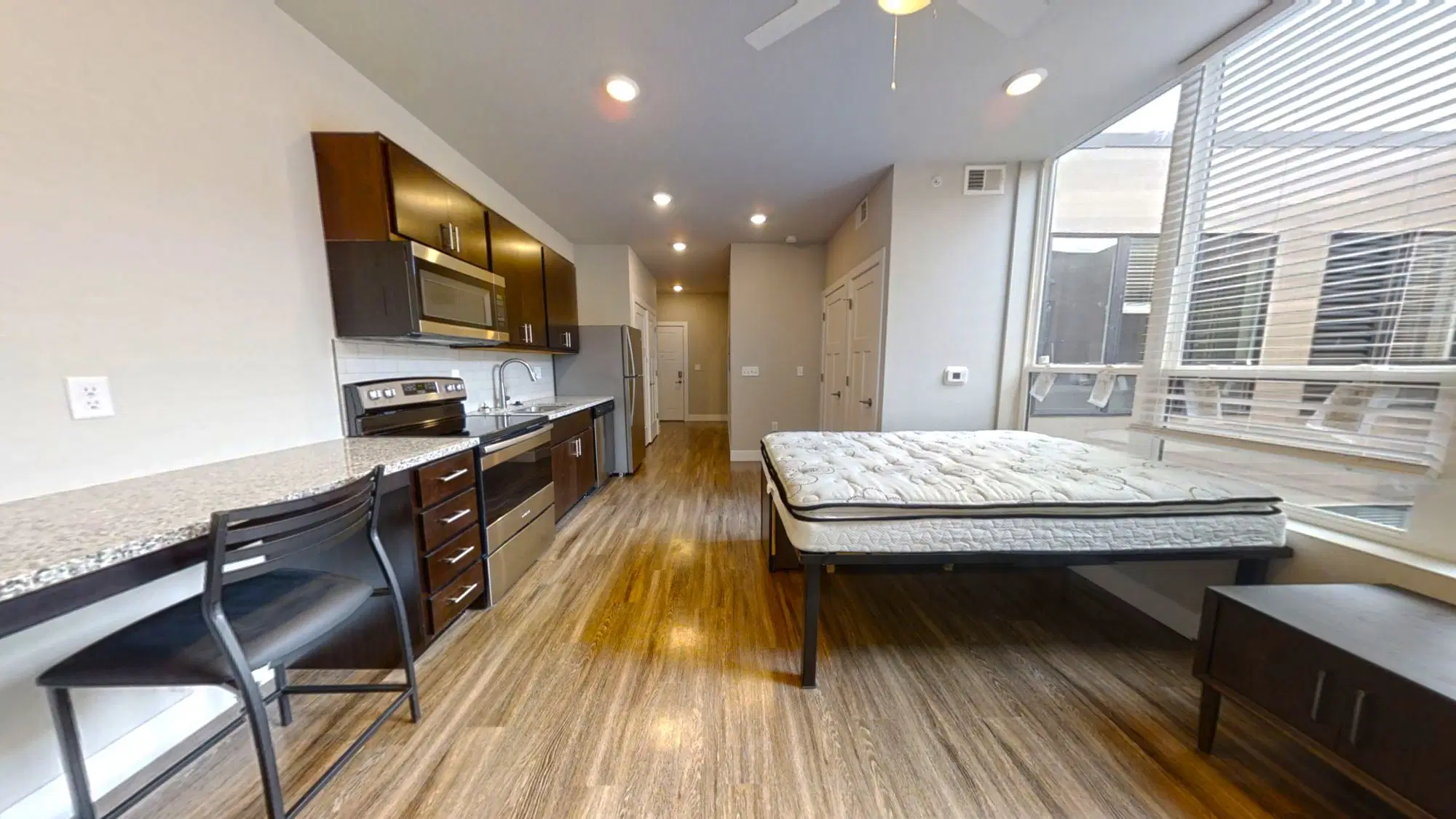 103 E Healey St, Champaign – Studio