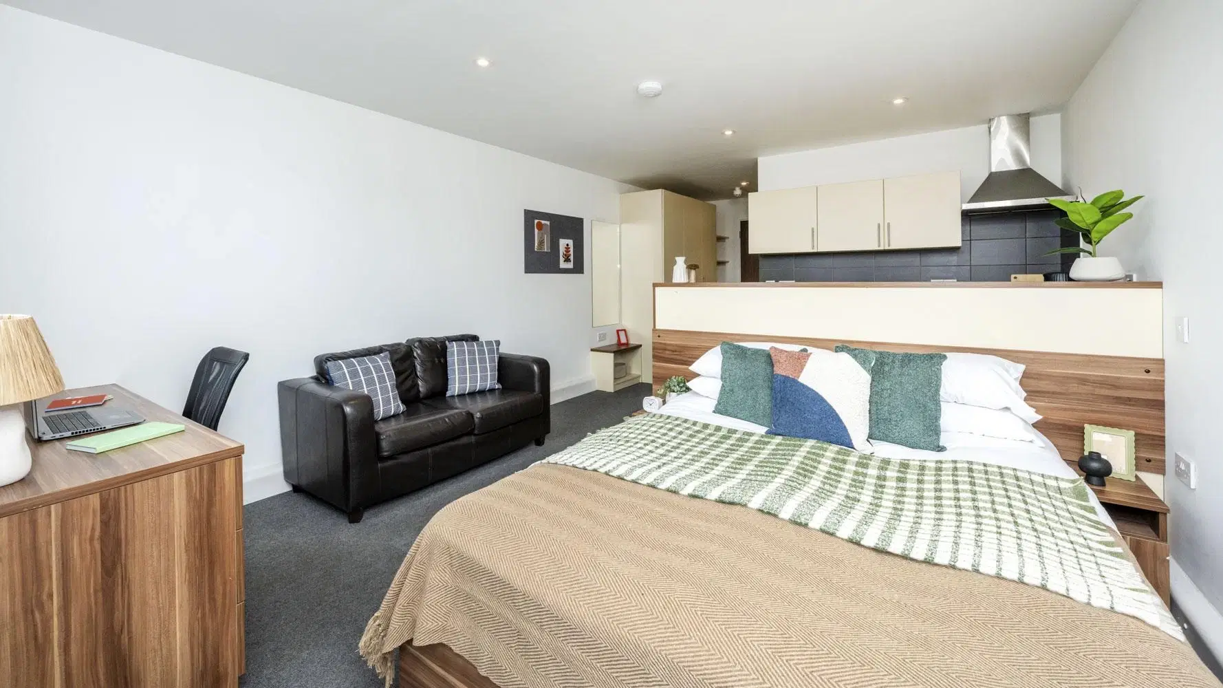 Windsor Court, Liverpool – Silver Balcony Studio