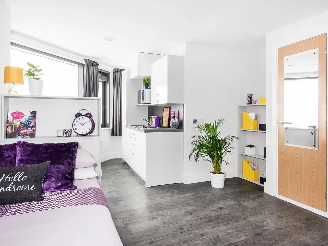 Yugo Ablett House, Liverpool – Deluxe Studio