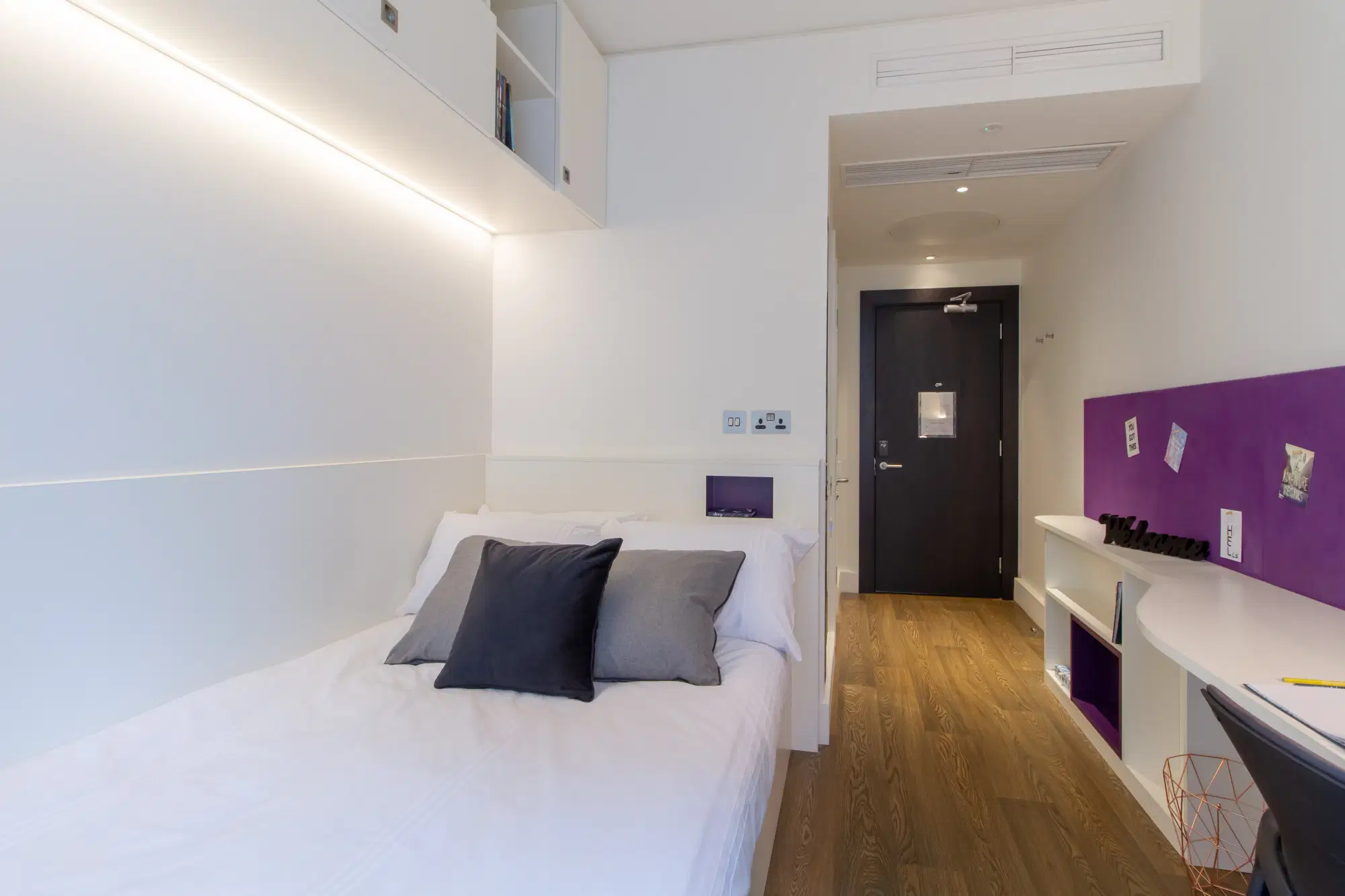 Spring Mews, London – Silver En Suite