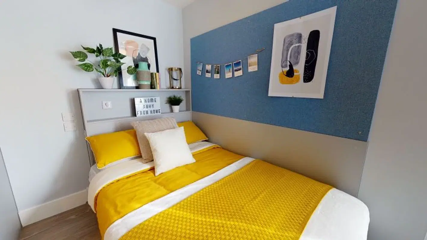 iQ Magenta House, London – Gold En Suite