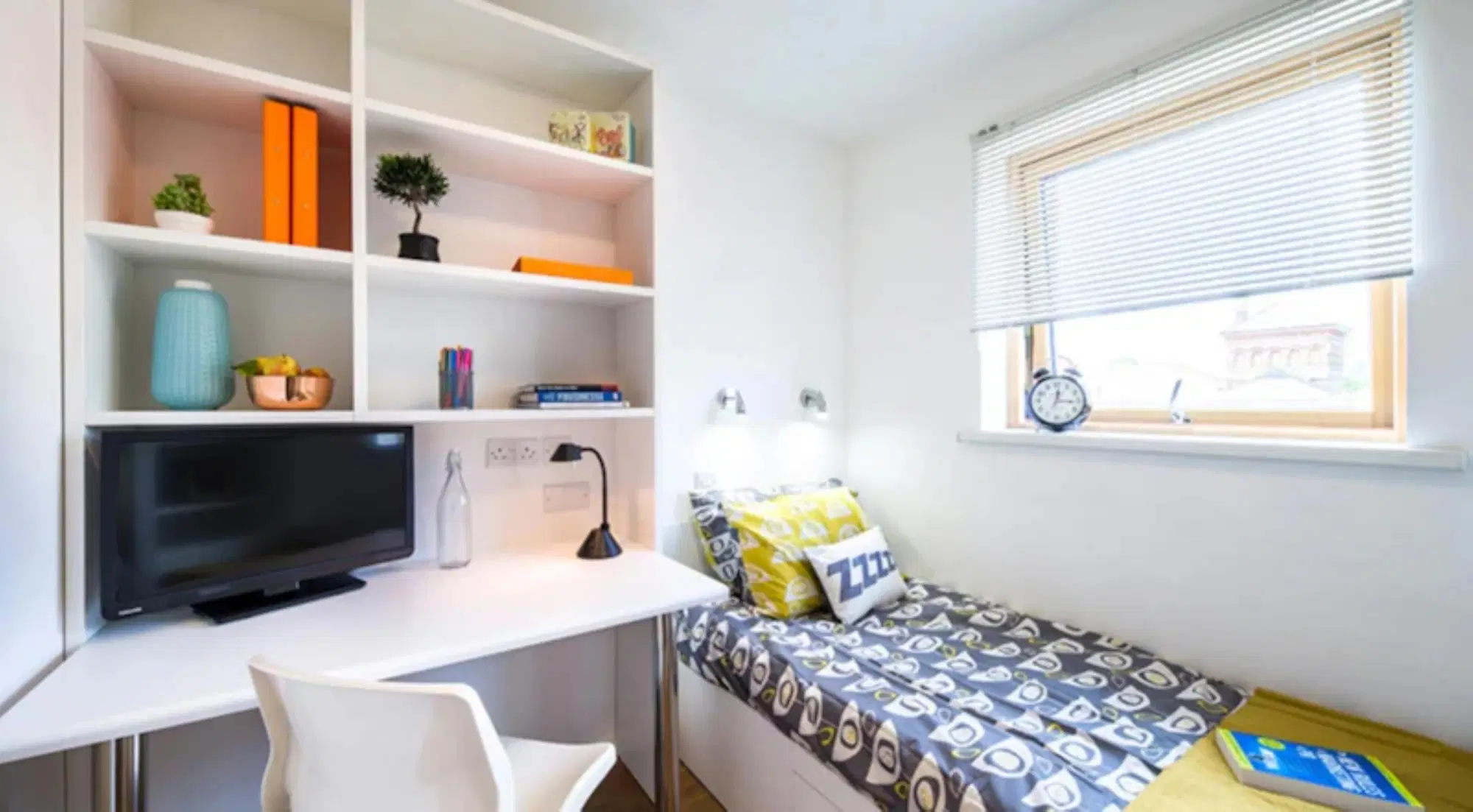 Academic House, London – Bronze Ensuite
