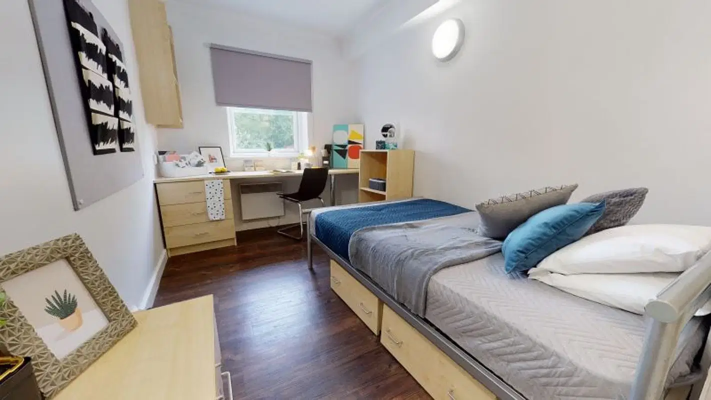 iQ Wilmslow Park, Manchester – Silver En Suite