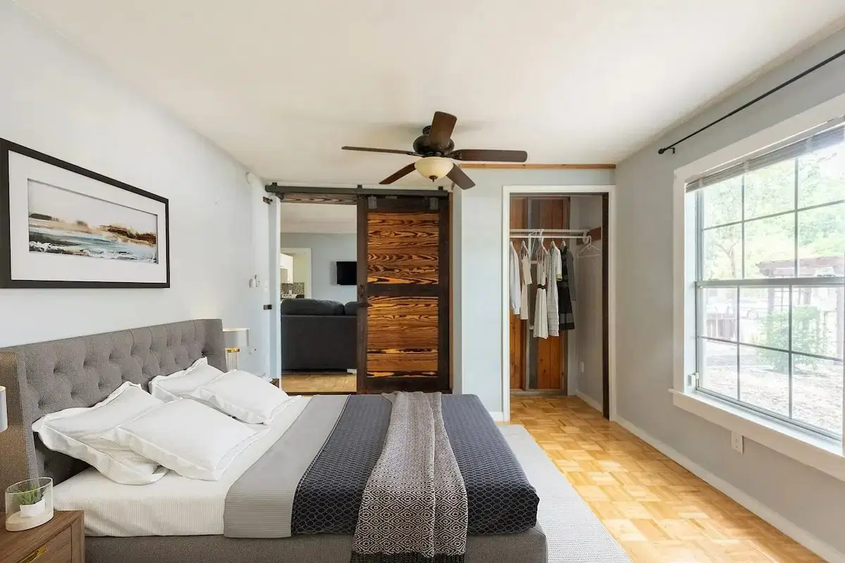 June Homes 78702, Austin – #1304A: East Cesar Chavez