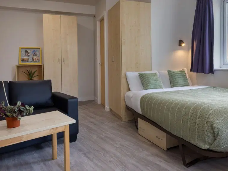 Yugo Knoll Court, Newcastle – Deluxe En Suite