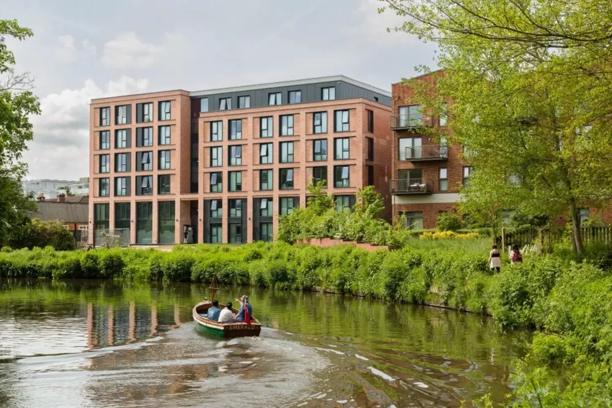 Unilife Riverside House, Guildford – Exterior