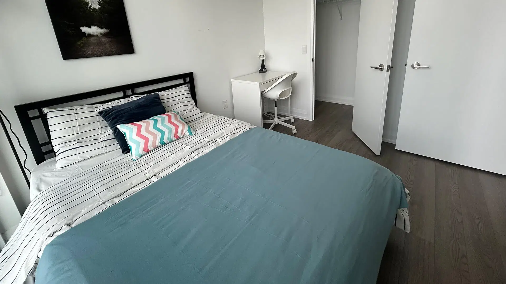 Liwinco Yonge Dundas Street, Toronto – Deluxe Basic | 3309