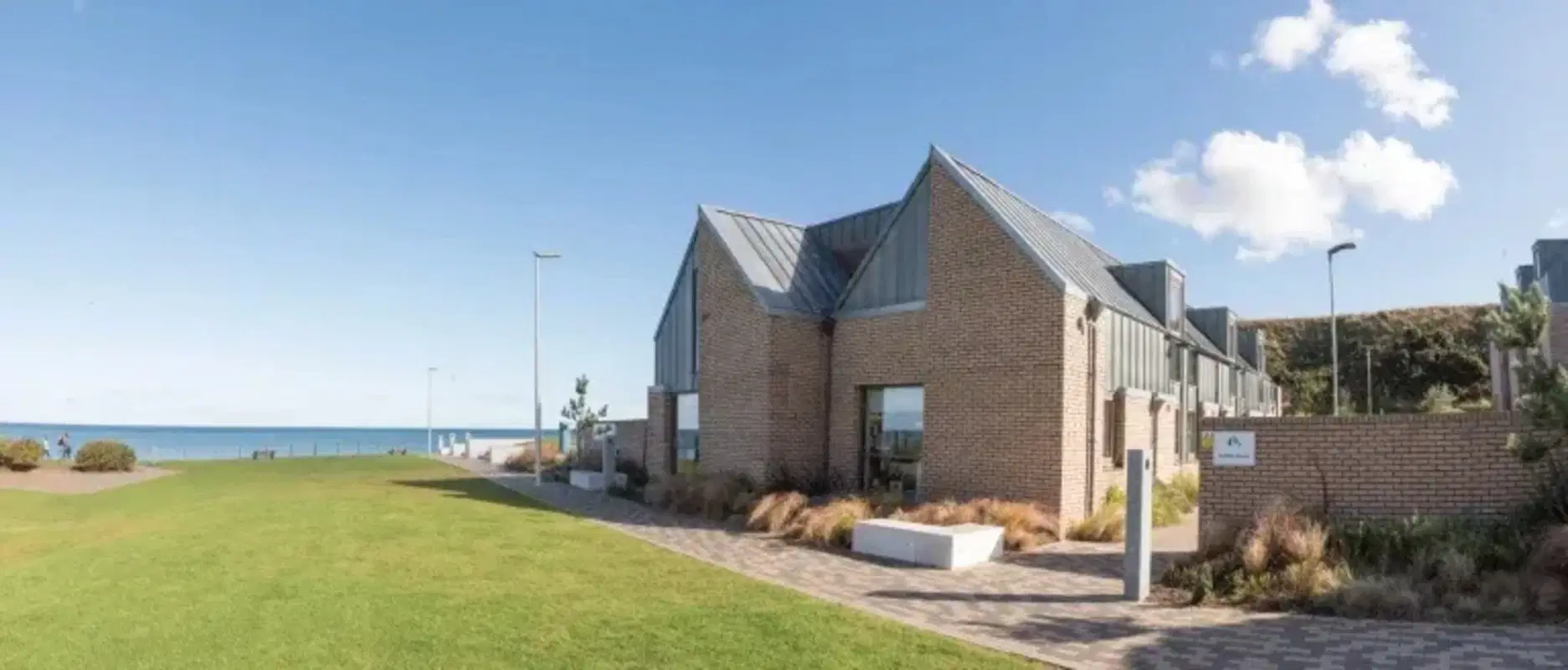 East Sands, St Andrews – Exterior