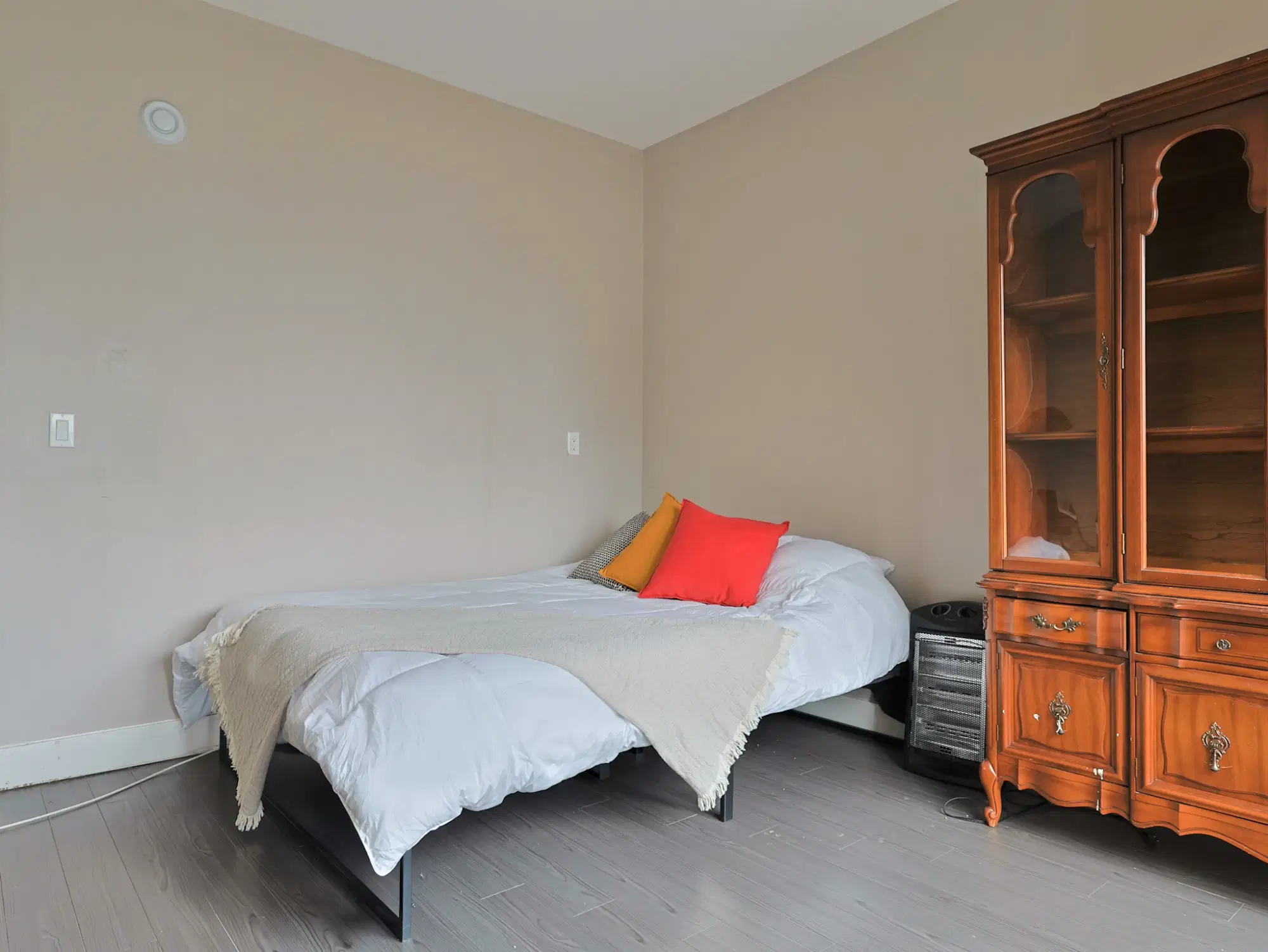 1361 E Broadway, Vancouver – Monterrey Room (1 Bed 1 Bath)