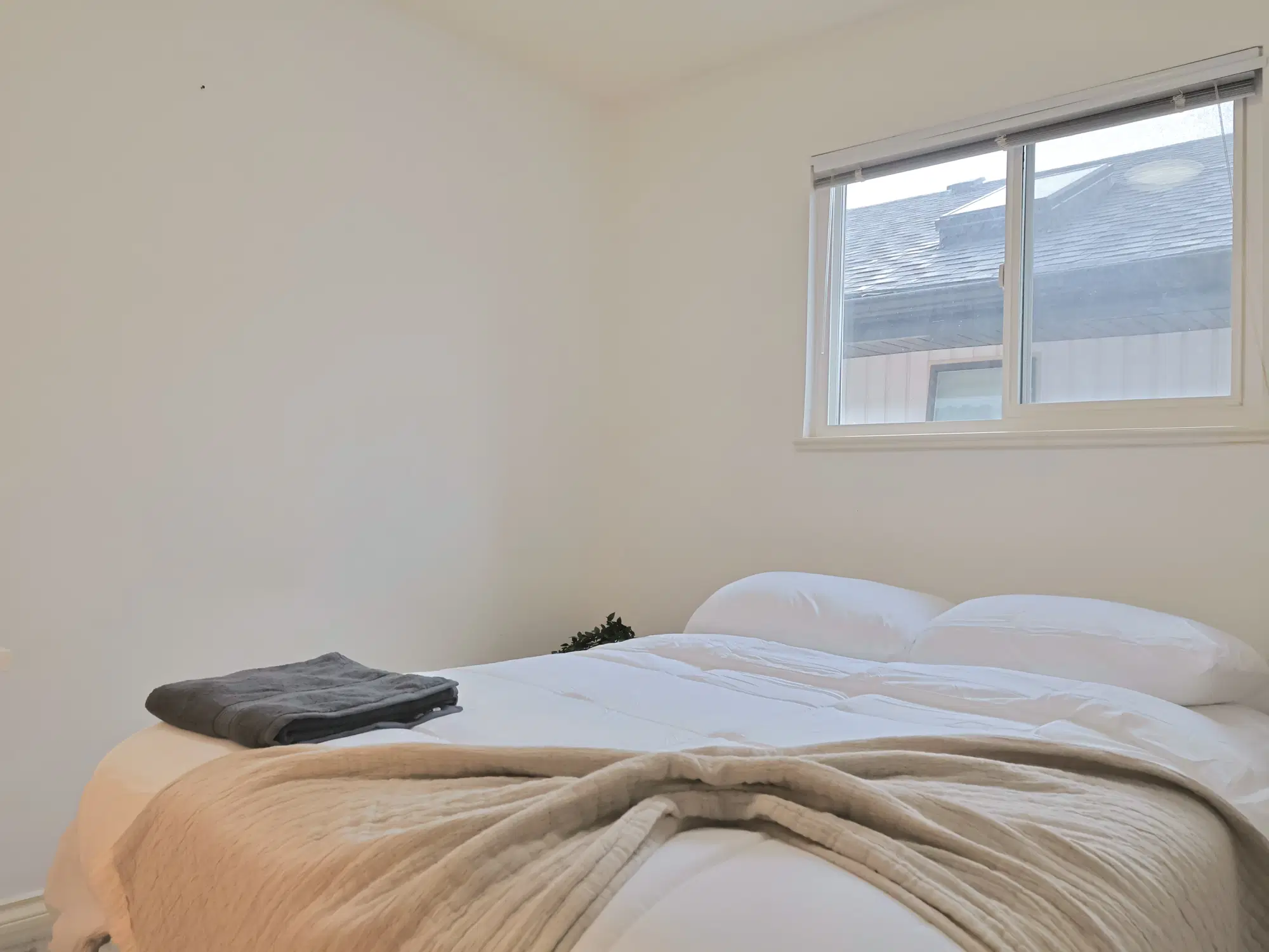 655 E 51st Ave, Vancouver – Kathmandu Room (1 Bed 1 Bath)