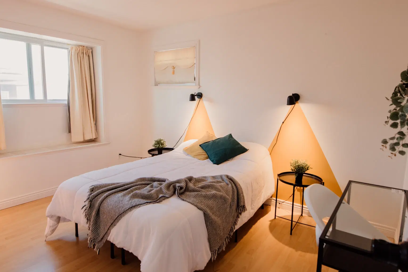 5857 Sussex Ave, Vancouver – Sherbourne Room (7 Bed 4 Bath)