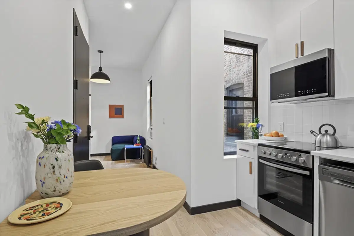 The Maison On Linden, New York – Kitchen