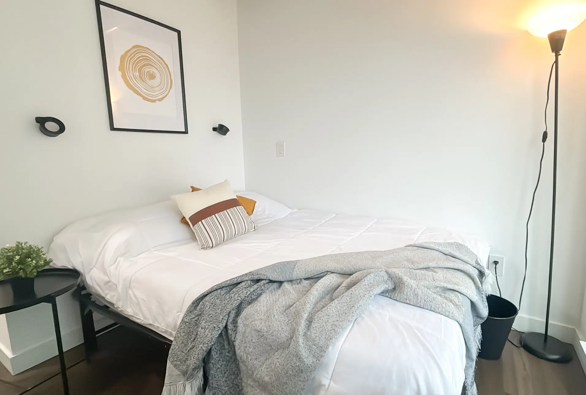 748 Bathurst St, Toronto – Unit 1202 Standard 2 (3 Bed 1 Bath)
