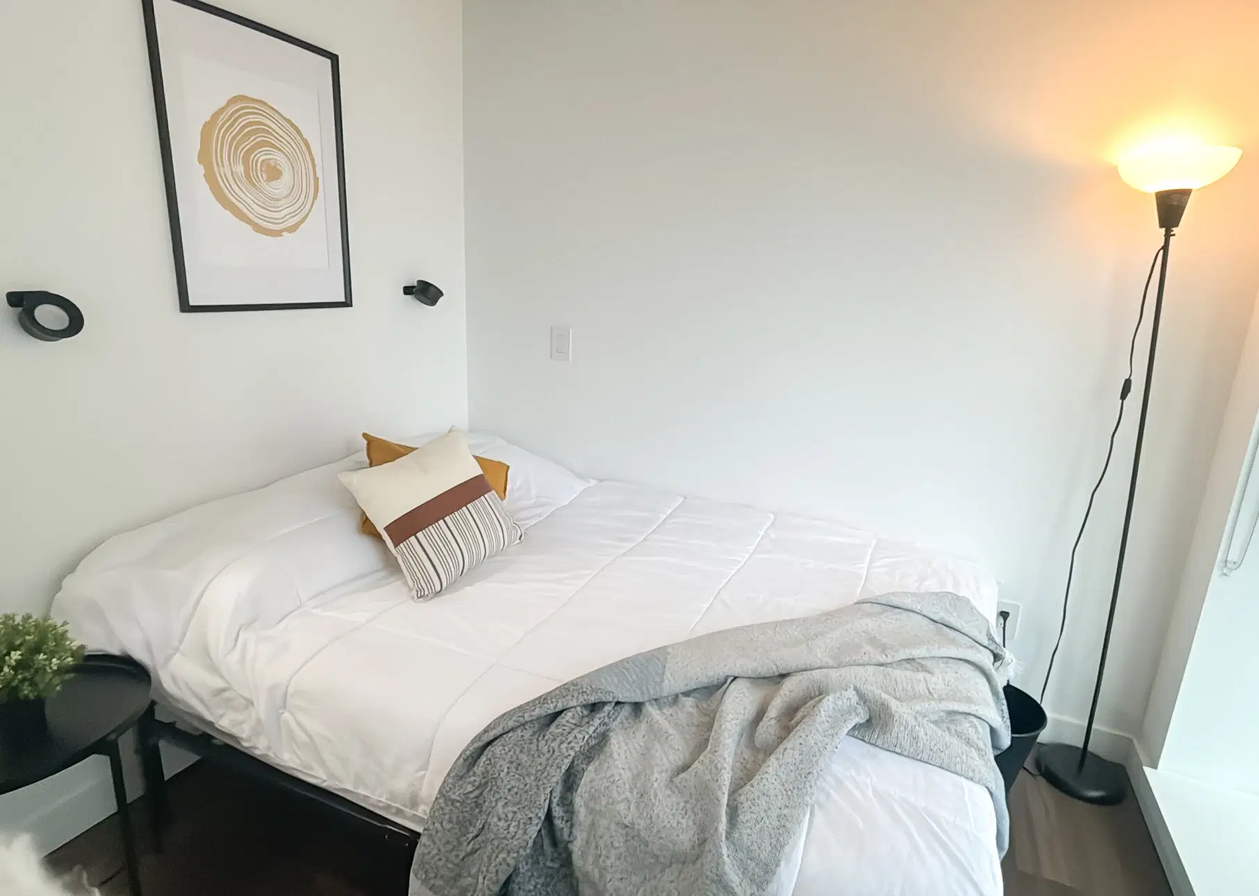 748 Bathurst St, Toronto – Unit 1602 Standard 2 (3 Bed 1 Bath)