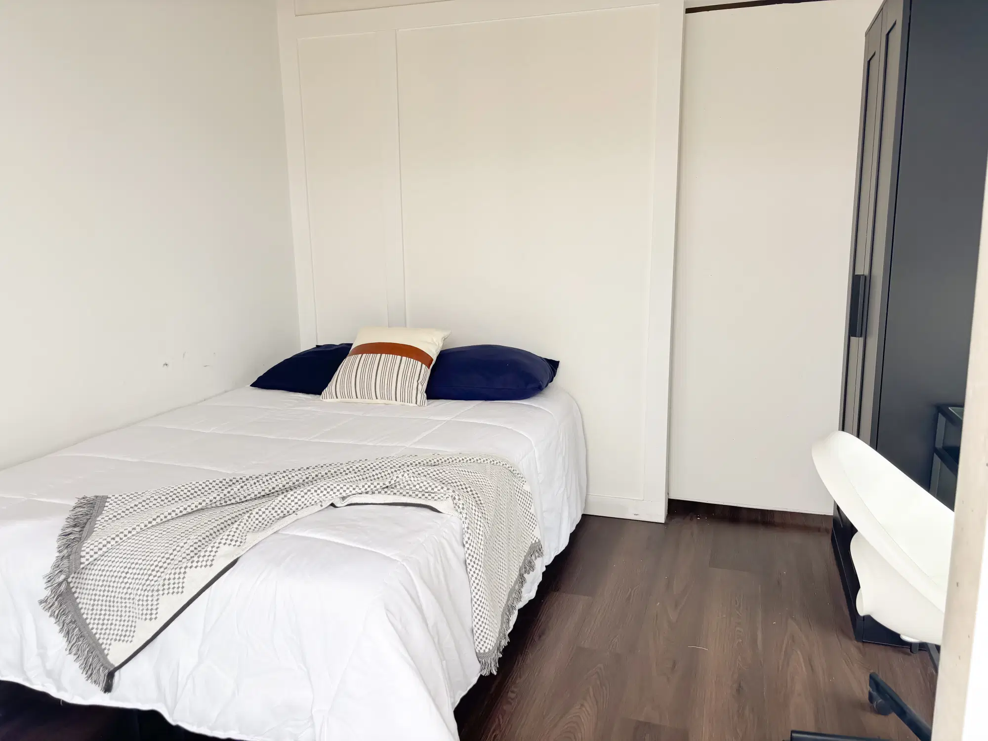 748 Bathurst St, Toronto – Unit 902 Flex (3 Bed 1 Bath)