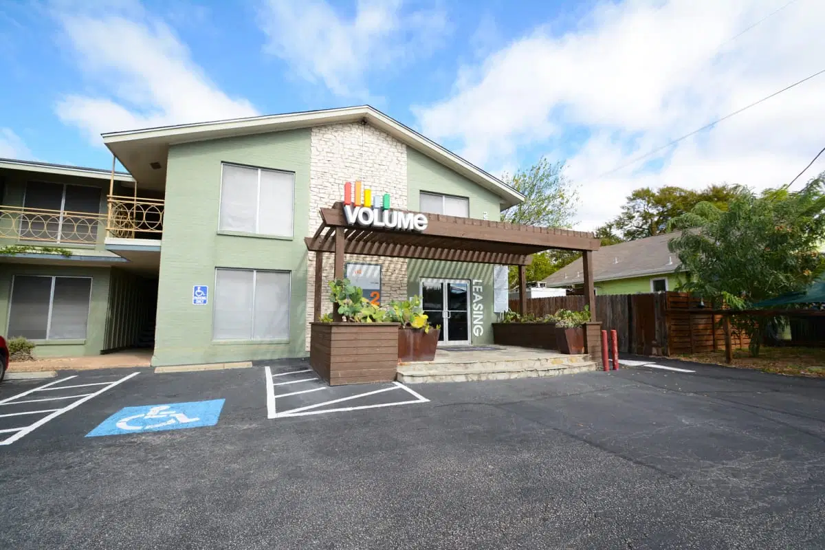 Volume Apartments, Austin – Exterior