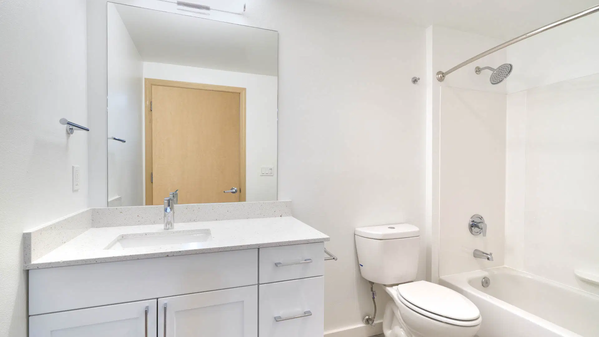 Rianna Apartments, Seattle – Bathroom