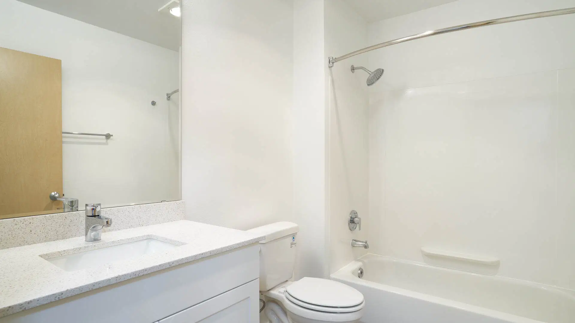 Rianna Apartments, Seattle – Bathroom