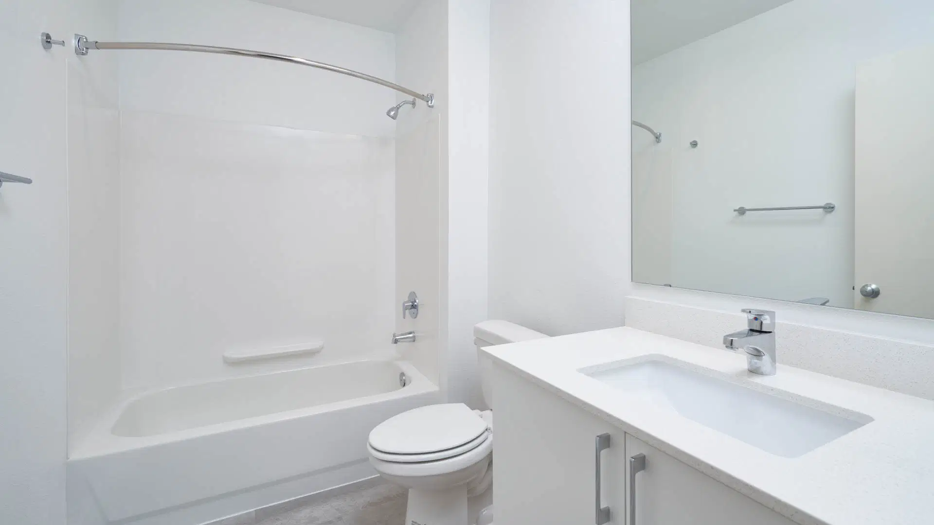 Rianna Apartments, Seattle – Bathroom