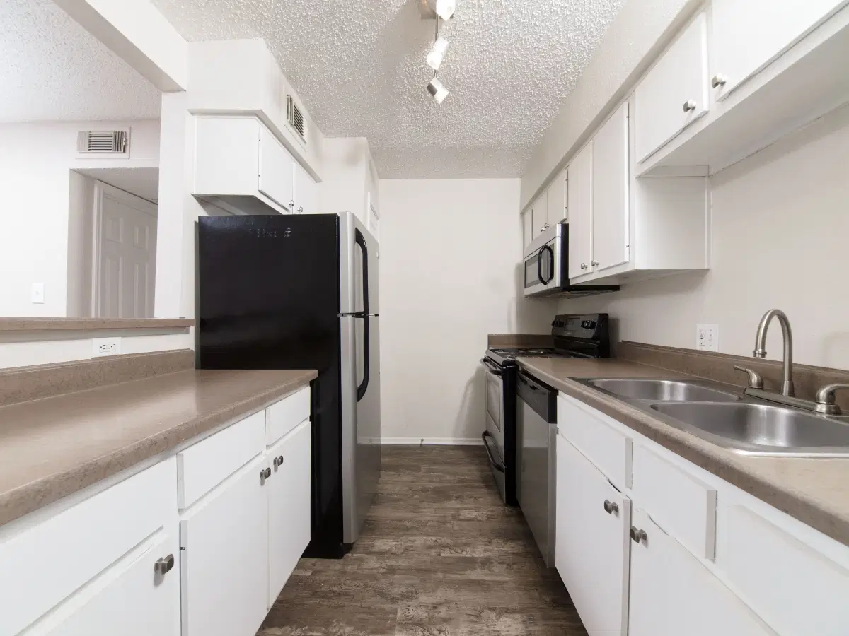The Breakers On The Lake, Austin – Kitchen